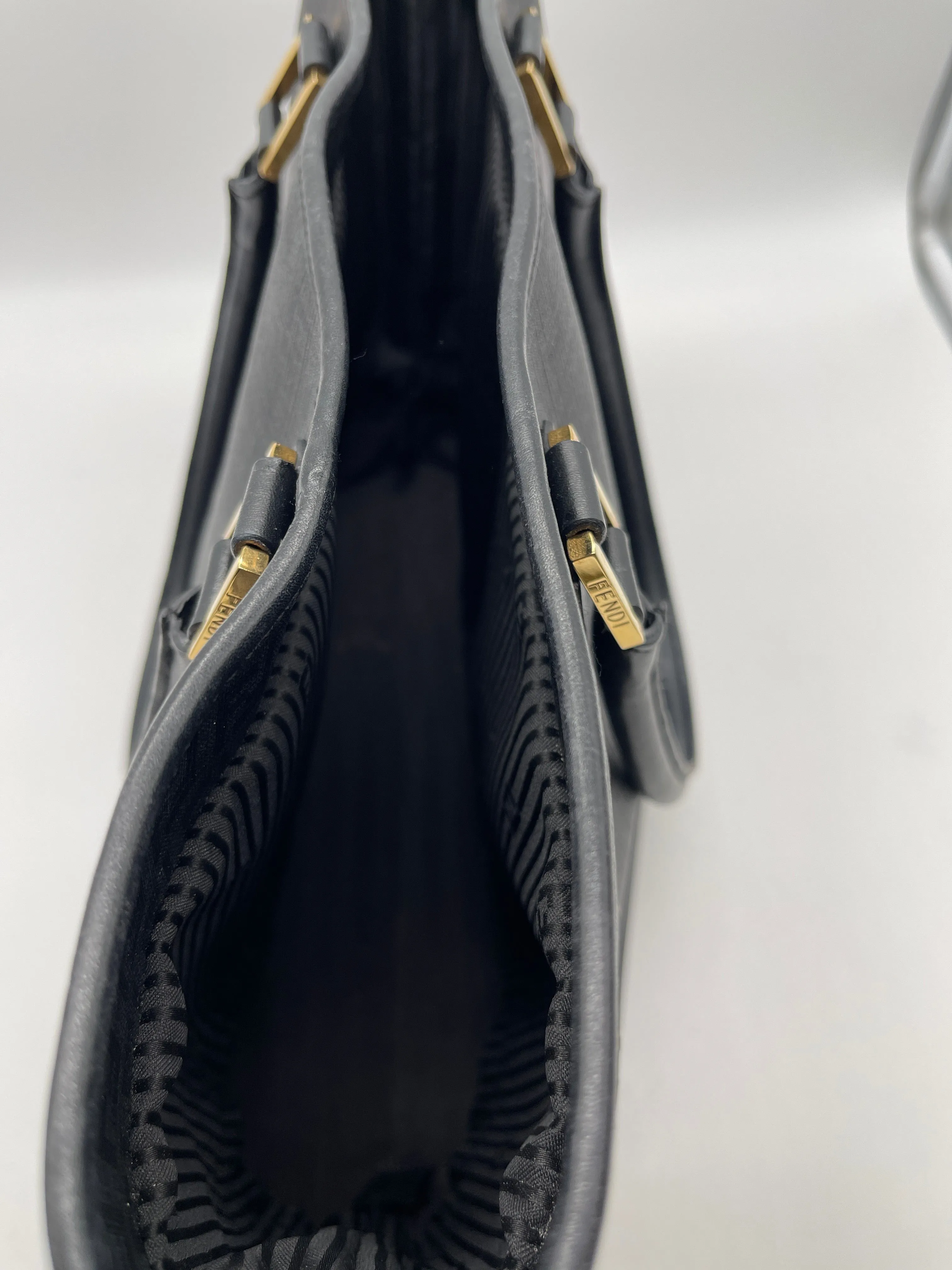 Handbag Luxury Designer By Fendi  Size: Large