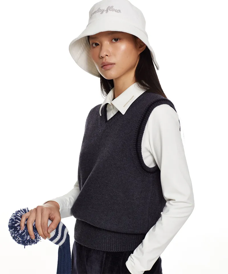 Monday Flow Ponytail Bucket Hat (Corduroy) - White