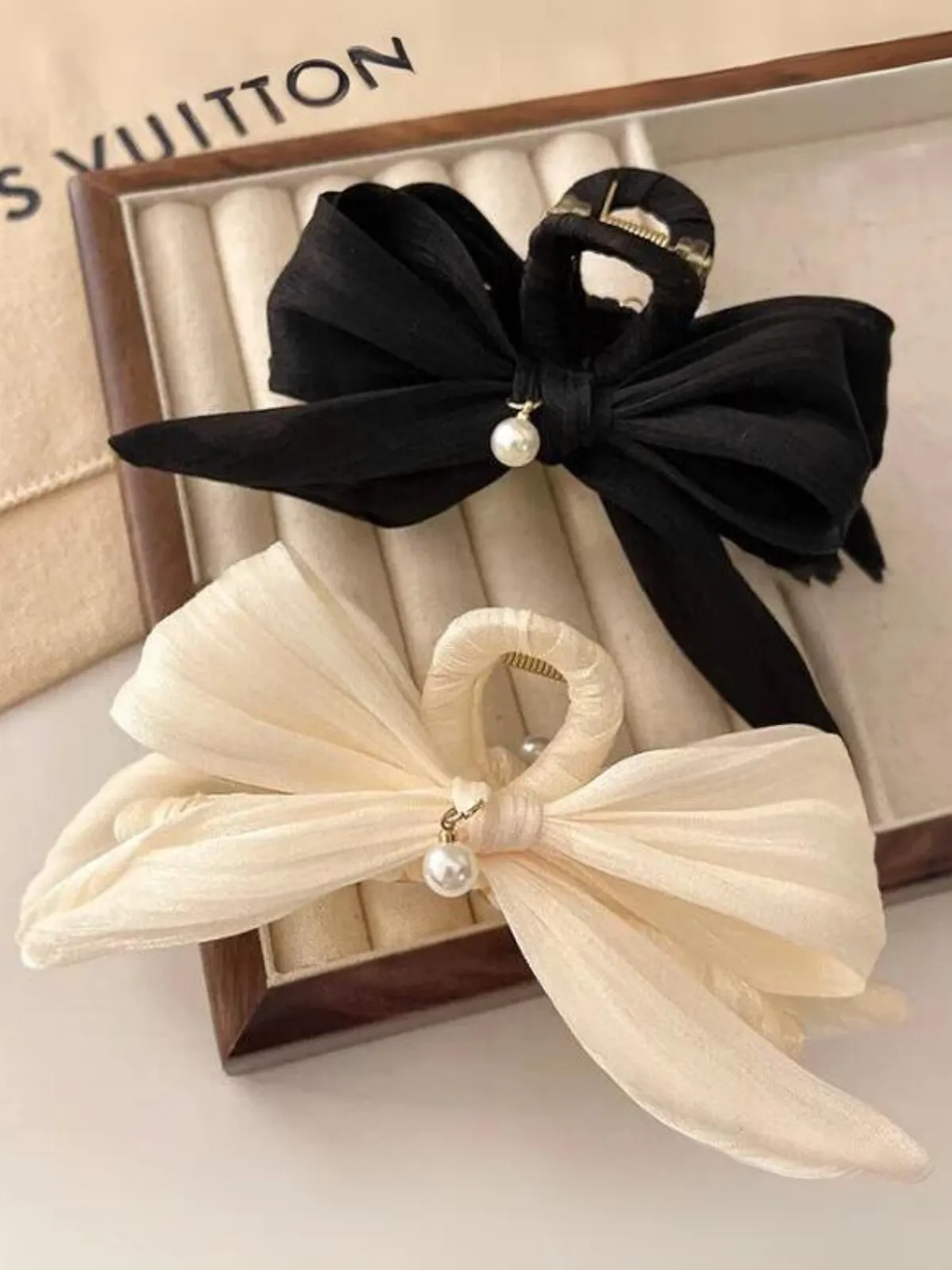 Strike A Pose Bow Claw Clip