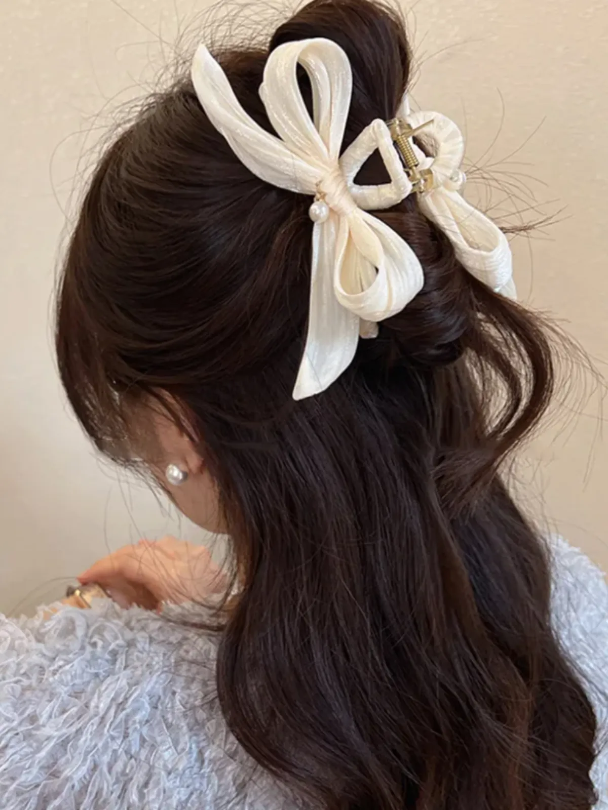 Strike A Pose Bow Claw Clip