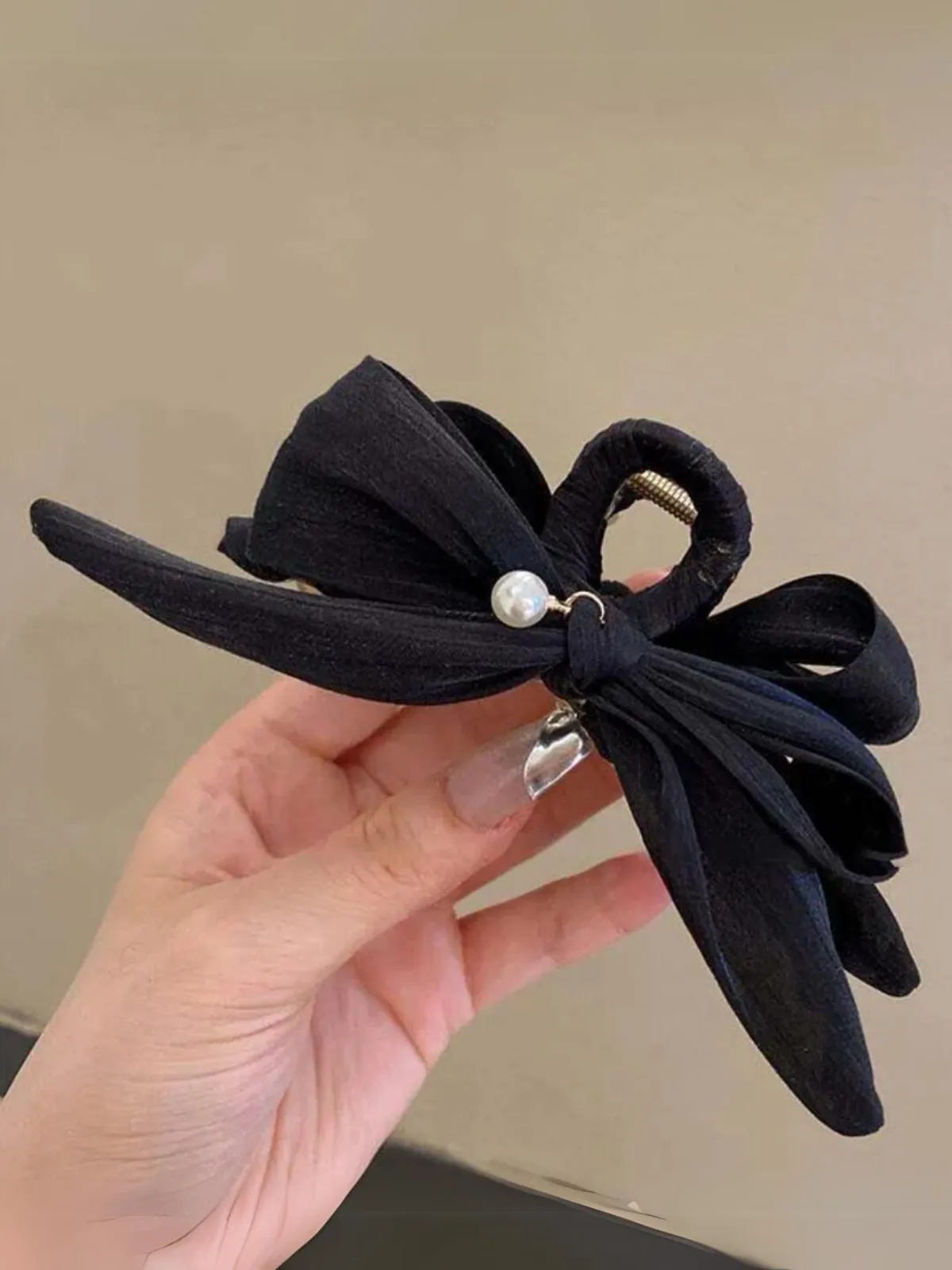 Strike A Pose Bow Claw Clip
