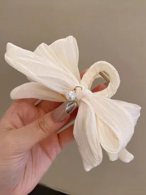 Strike A Pose Bow Claw Clip